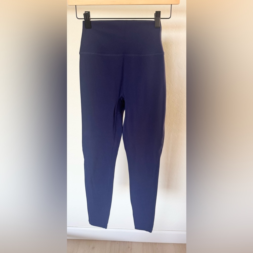 EUC- Buffbunny Rosa Legging Sz XS in navy blue